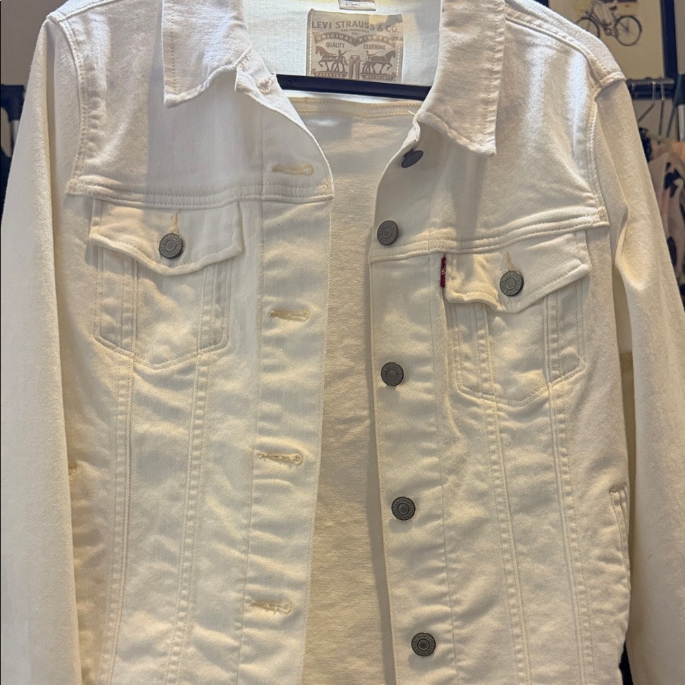 Levi's Women's white / ivory  Jean Jacket
